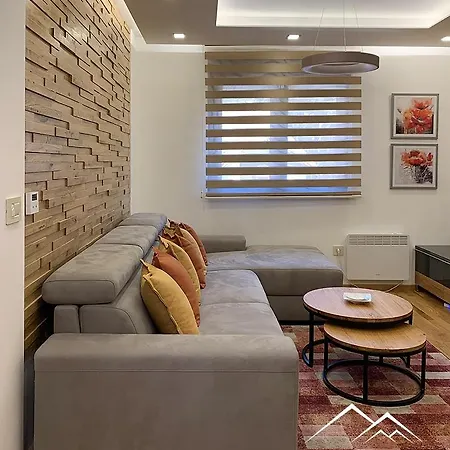 I Milanovic Lejlighed *