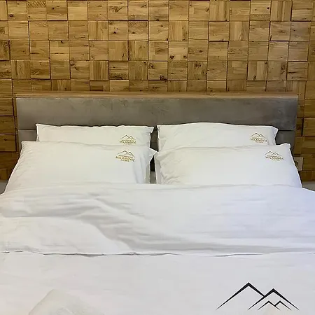 I Milanovic Lejlighed